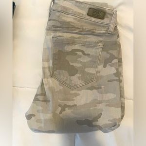 Saks GRAY camo jeans. Size 26